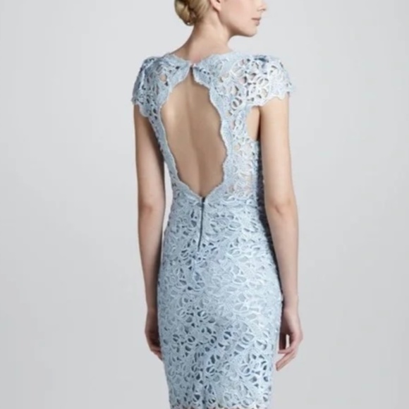 Good Condition | Alice + Olivia Open Back Lace Dress | Size 0 - Picture 5 of 5